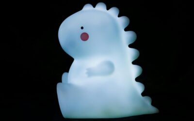 Oświetlenie dziecięcego pokoju – przegląd najmodniejszych rodzajów i wzorów lamp